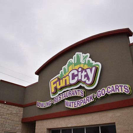 Fun City Resort Hotel Μπέρλινγκτον Εξωτερικό φωτογραφία